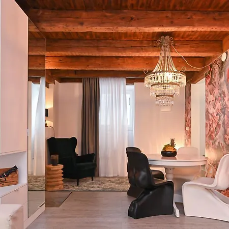 Good Time Apartment